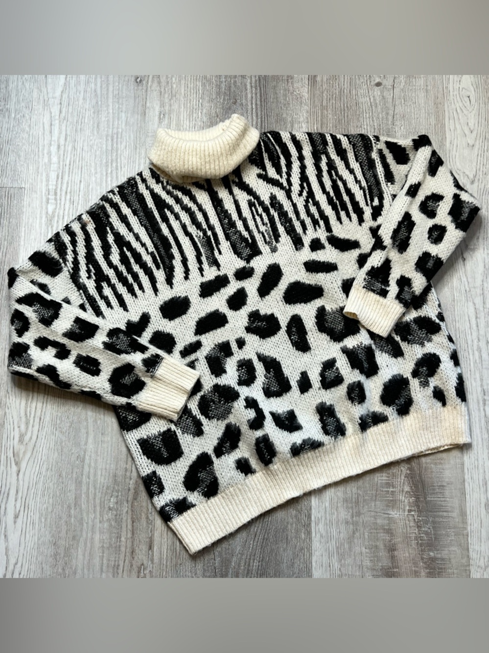 Torrid Sweater Black and White Turtle Neck Animal Print women’s size L Torrid 00